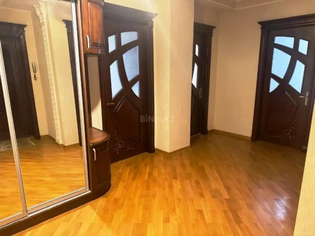 Satılır 2 otaqlı mənzil 92 m²