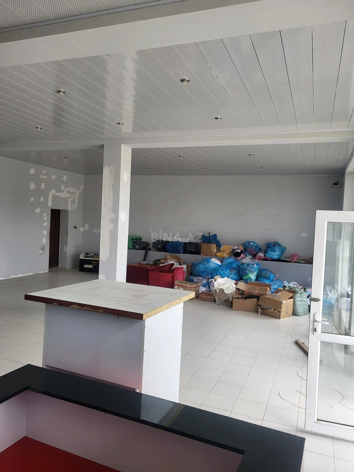 Satılır obyekt 650 m²