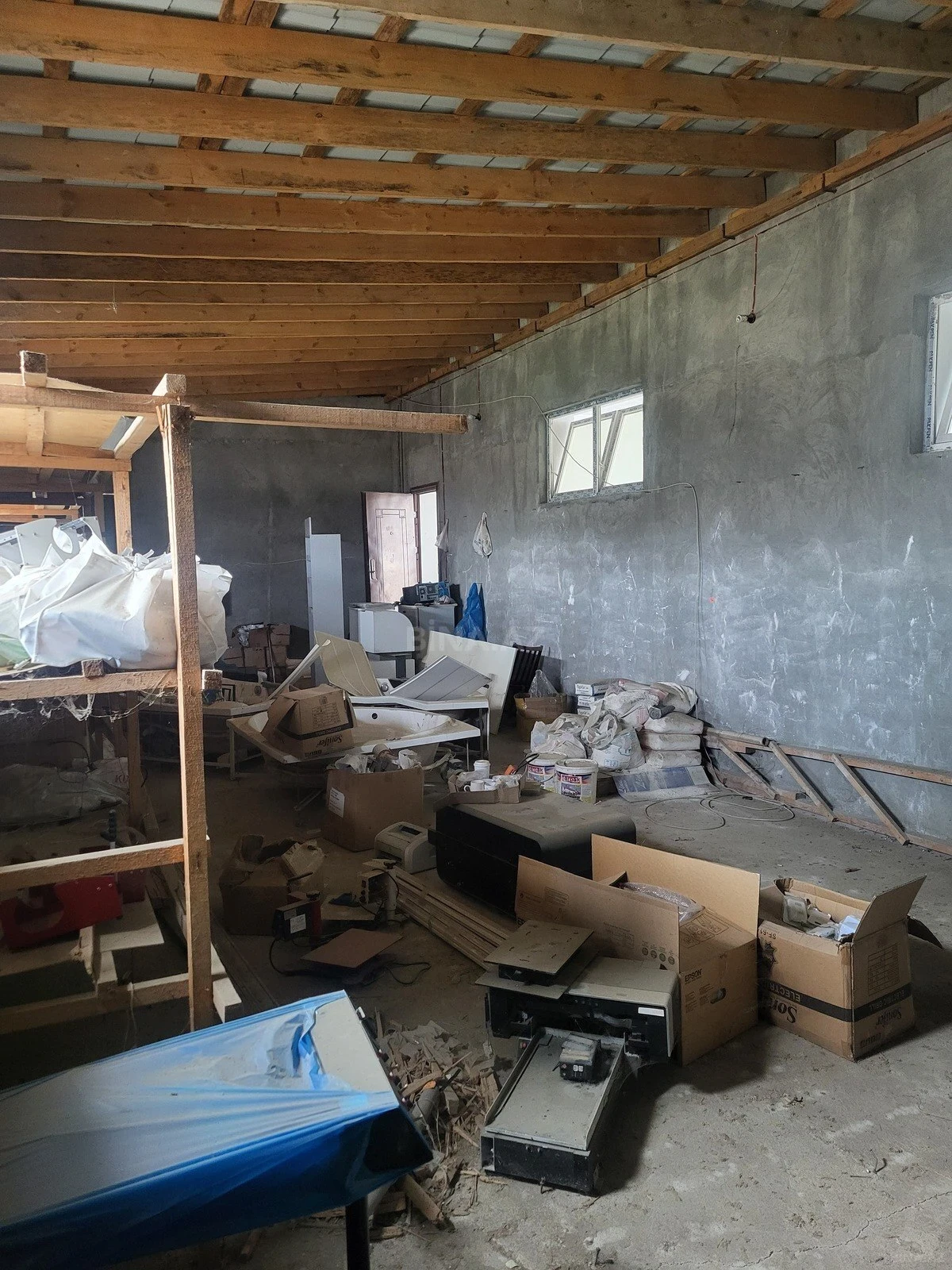 Satılır obyekt 650 m²