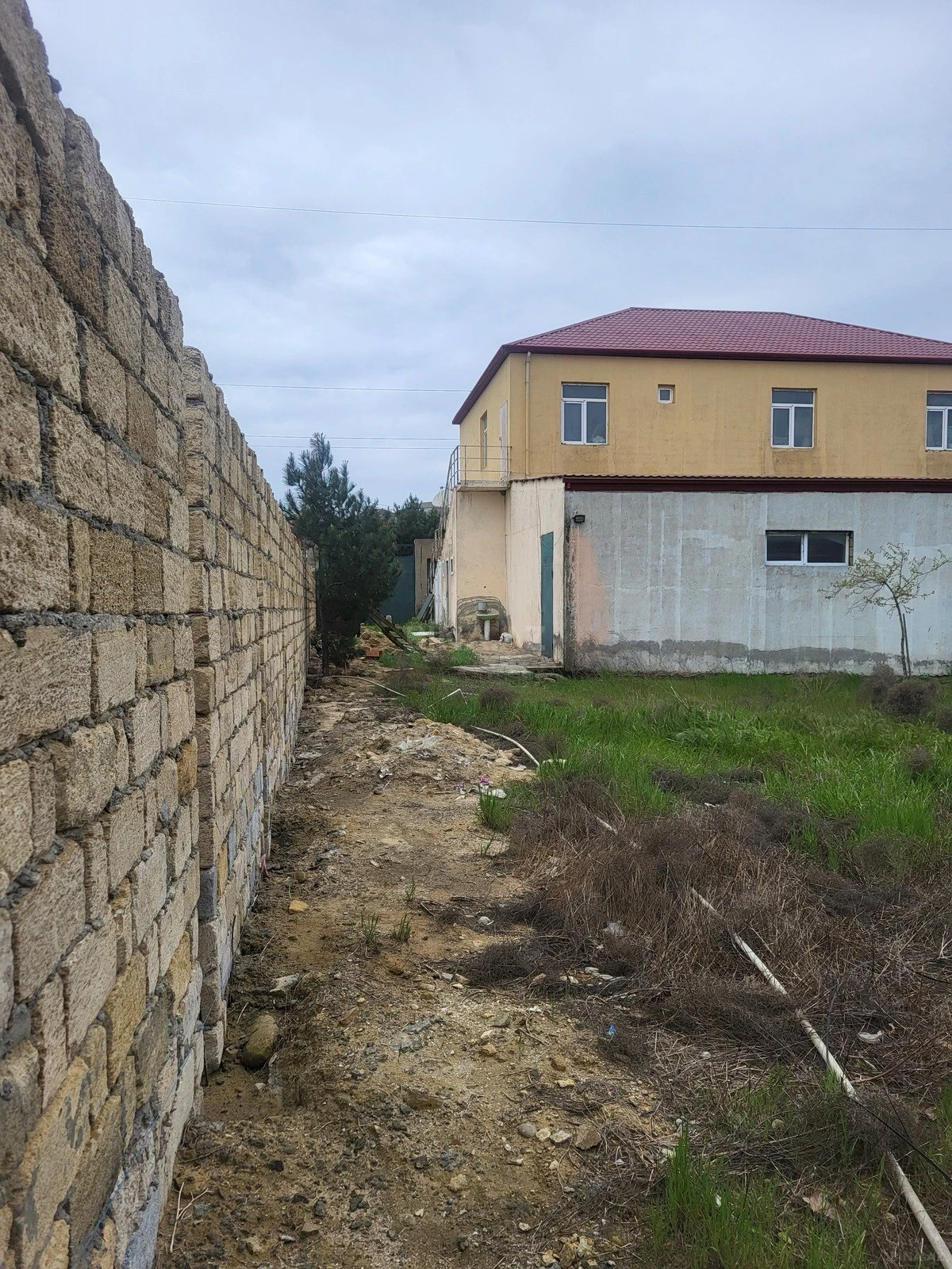 Satılır obyekt 650 m²