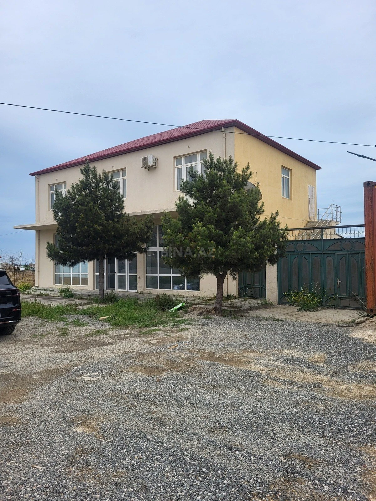 Satılır obyekt 650 m²