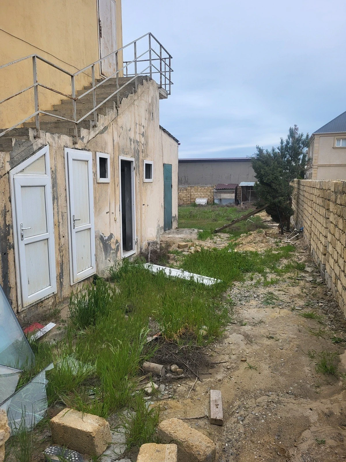 Satılır obyekt 650 m²