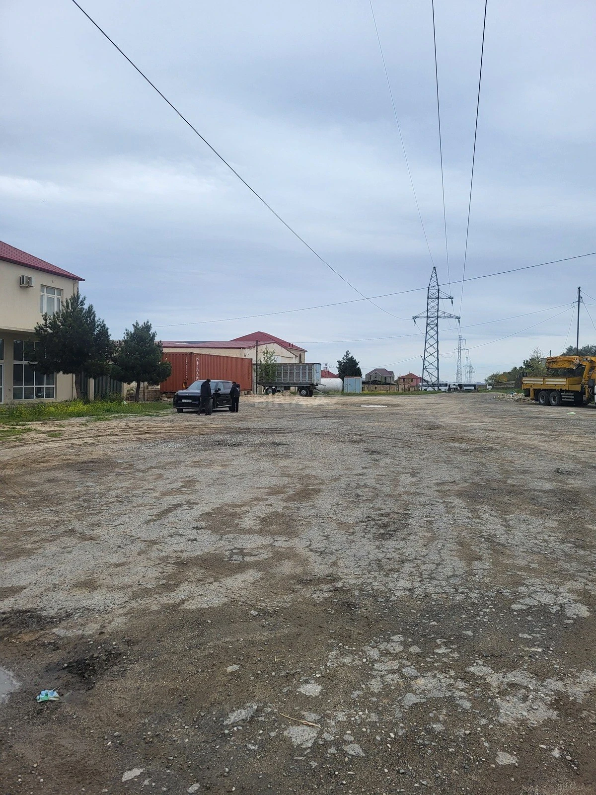 Satılır obyekt 650 m²