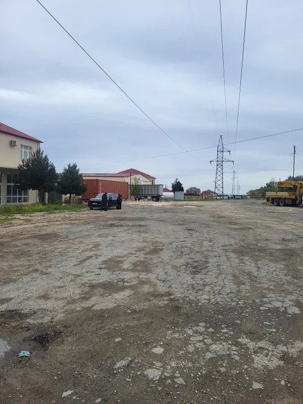 Satılır obyekt 650 m²