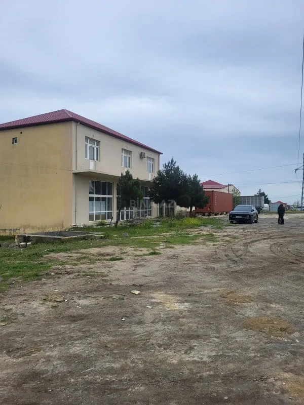 Satılır obyekt 650 m²