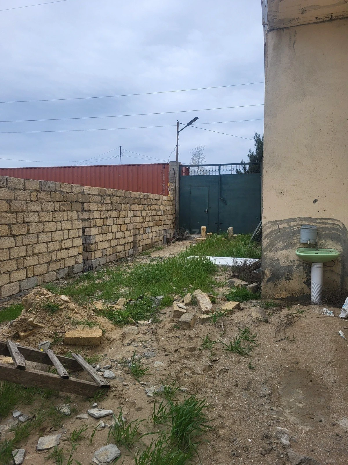 Satılır obyekt 650 m²