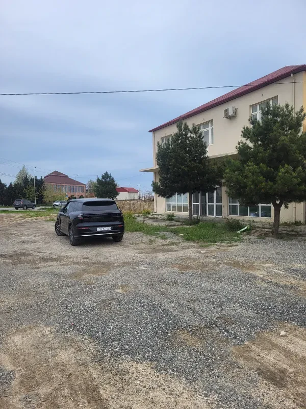 Satılır obyekt 650 m²