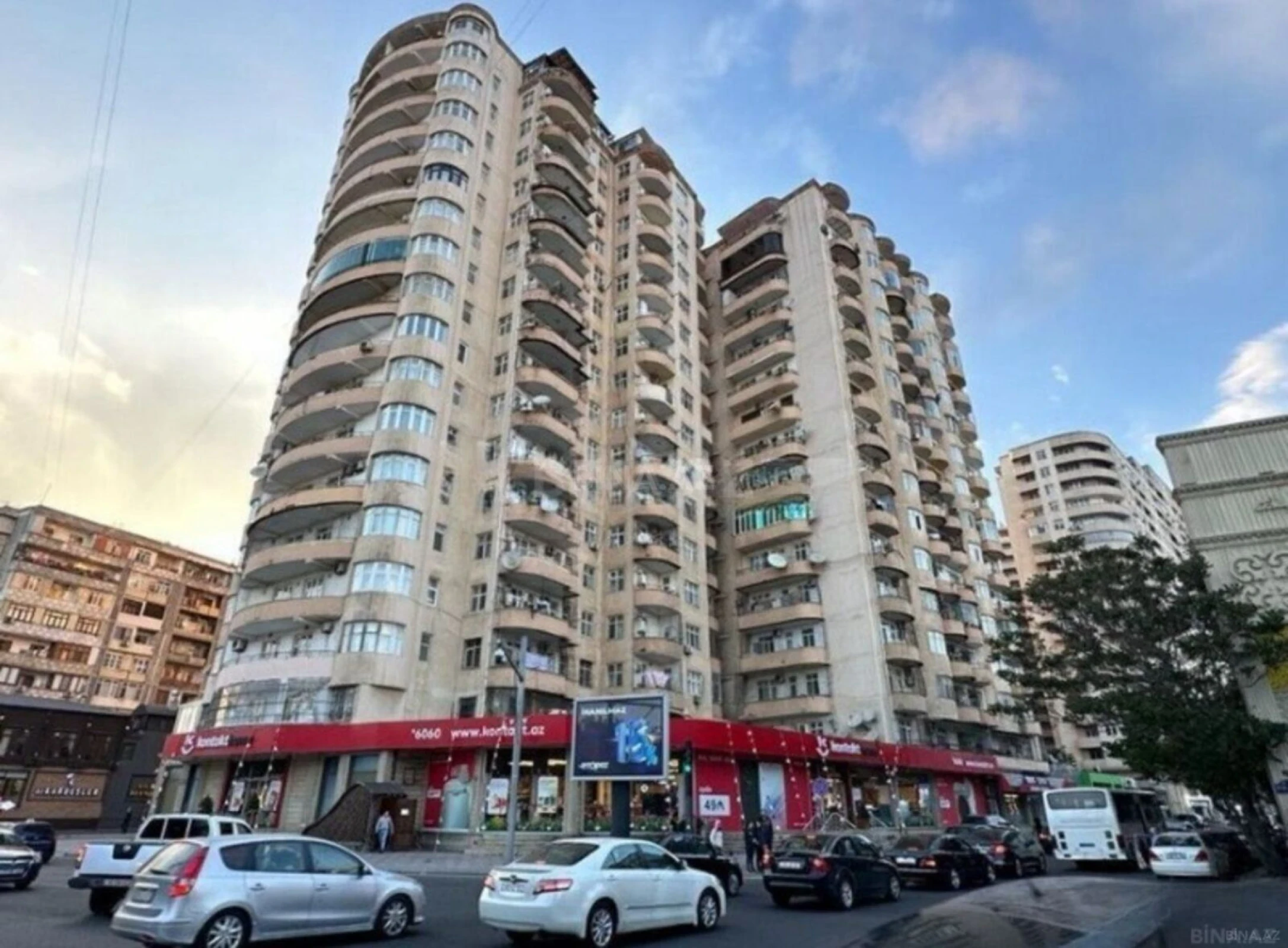 Satılır 3 otaqlı mənzil 125 m²