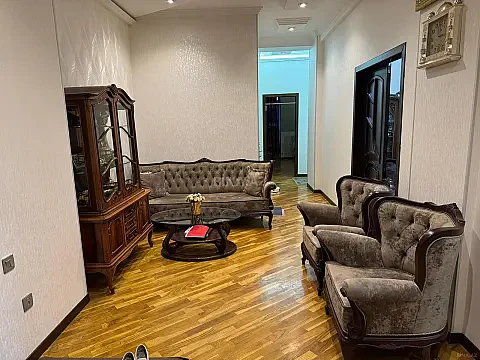 Satılır 3 otaqlı mənzil 125 m²