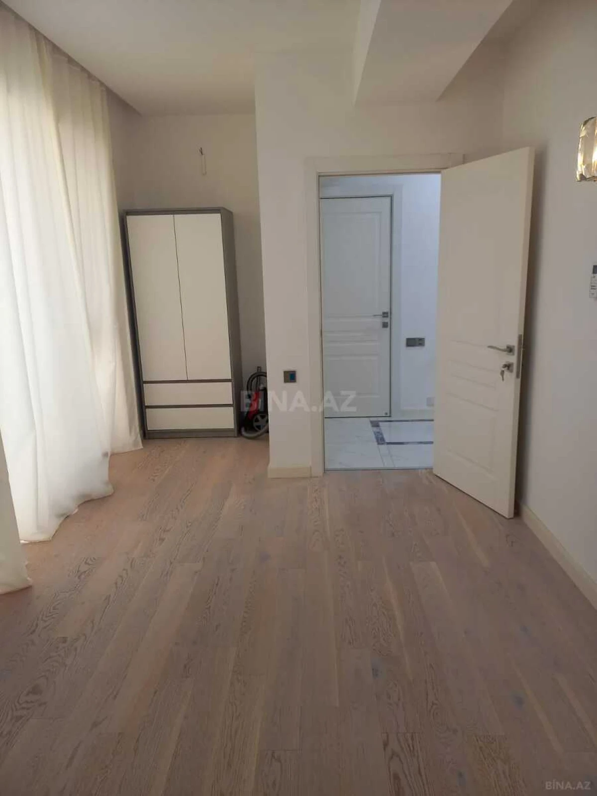 Kirayə verilir 3 otaqlı mənzil 113 m²