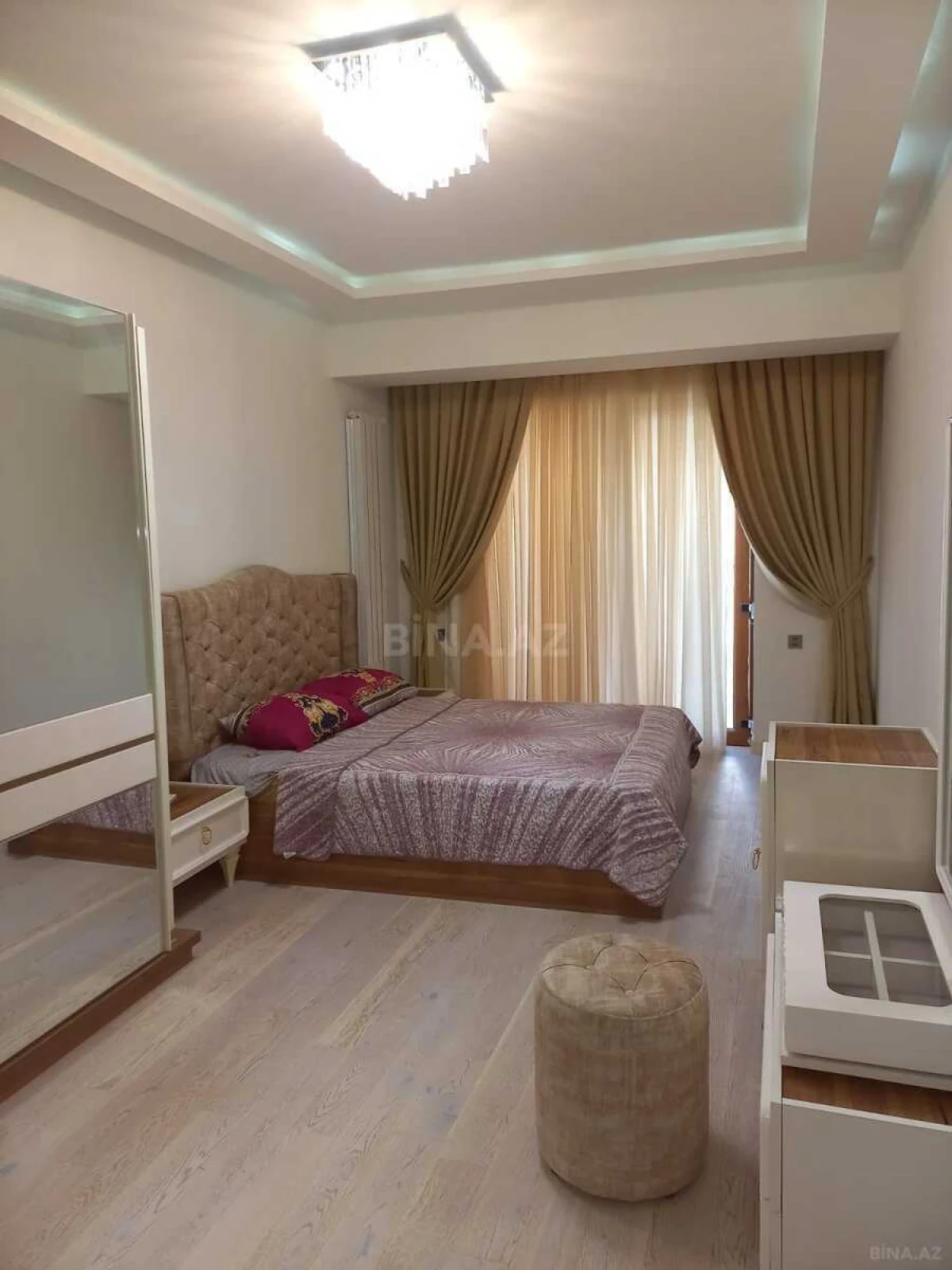 Kirayə verilir 3 otaqlı mənzil 113 m²