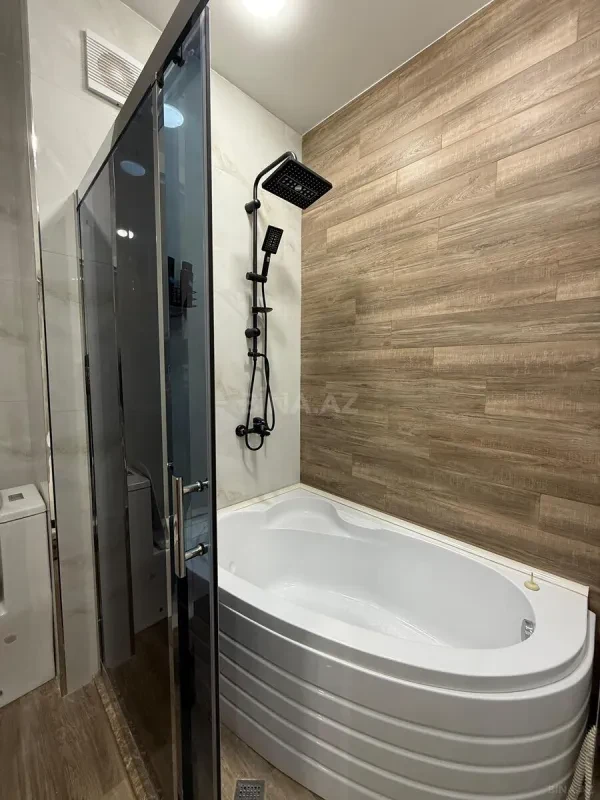 Kirayə verilir 3 otaqlı mənzil 130 m²