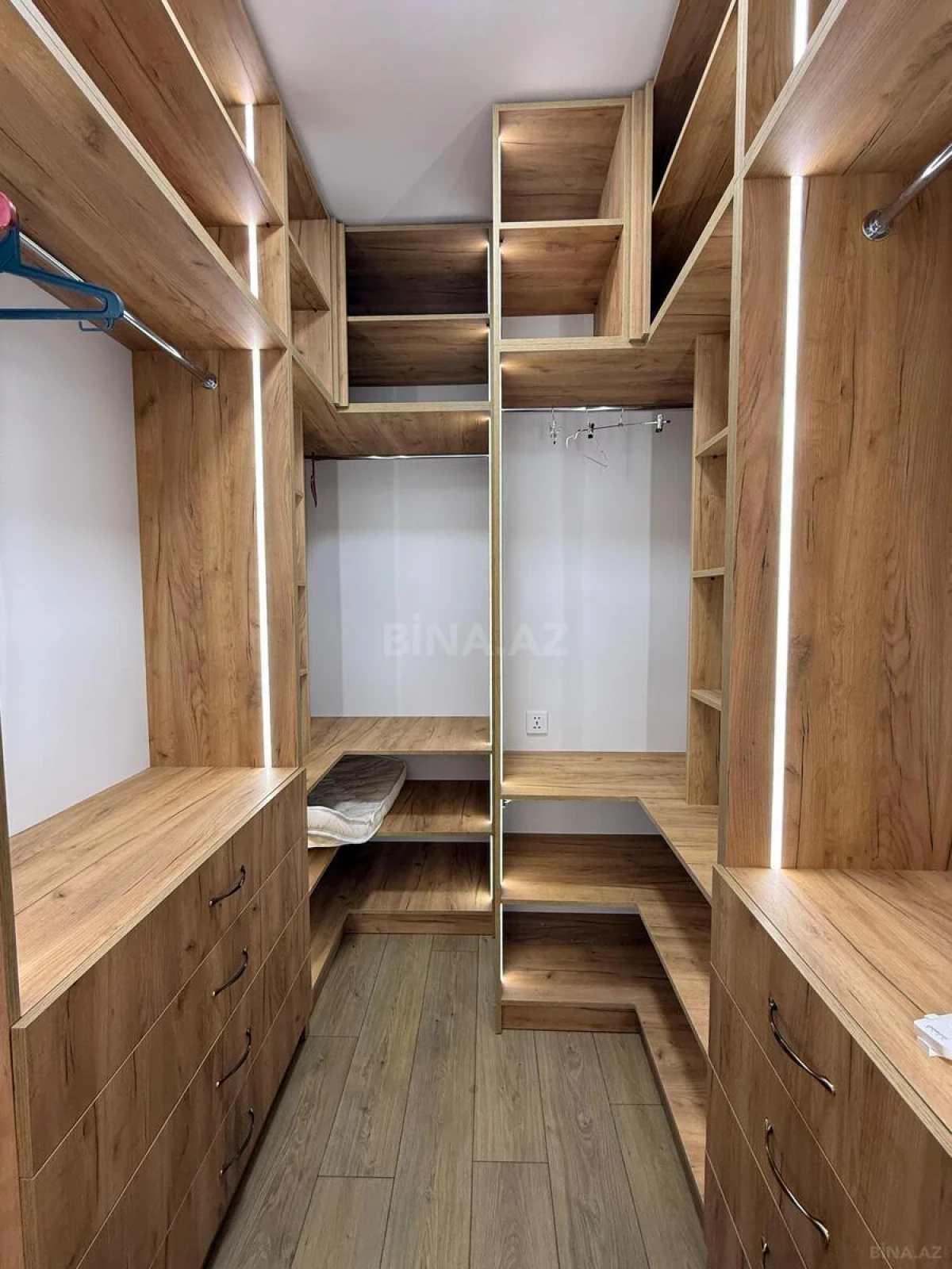 Kirayə verilir 3 otaqlı mənzil 130 m²