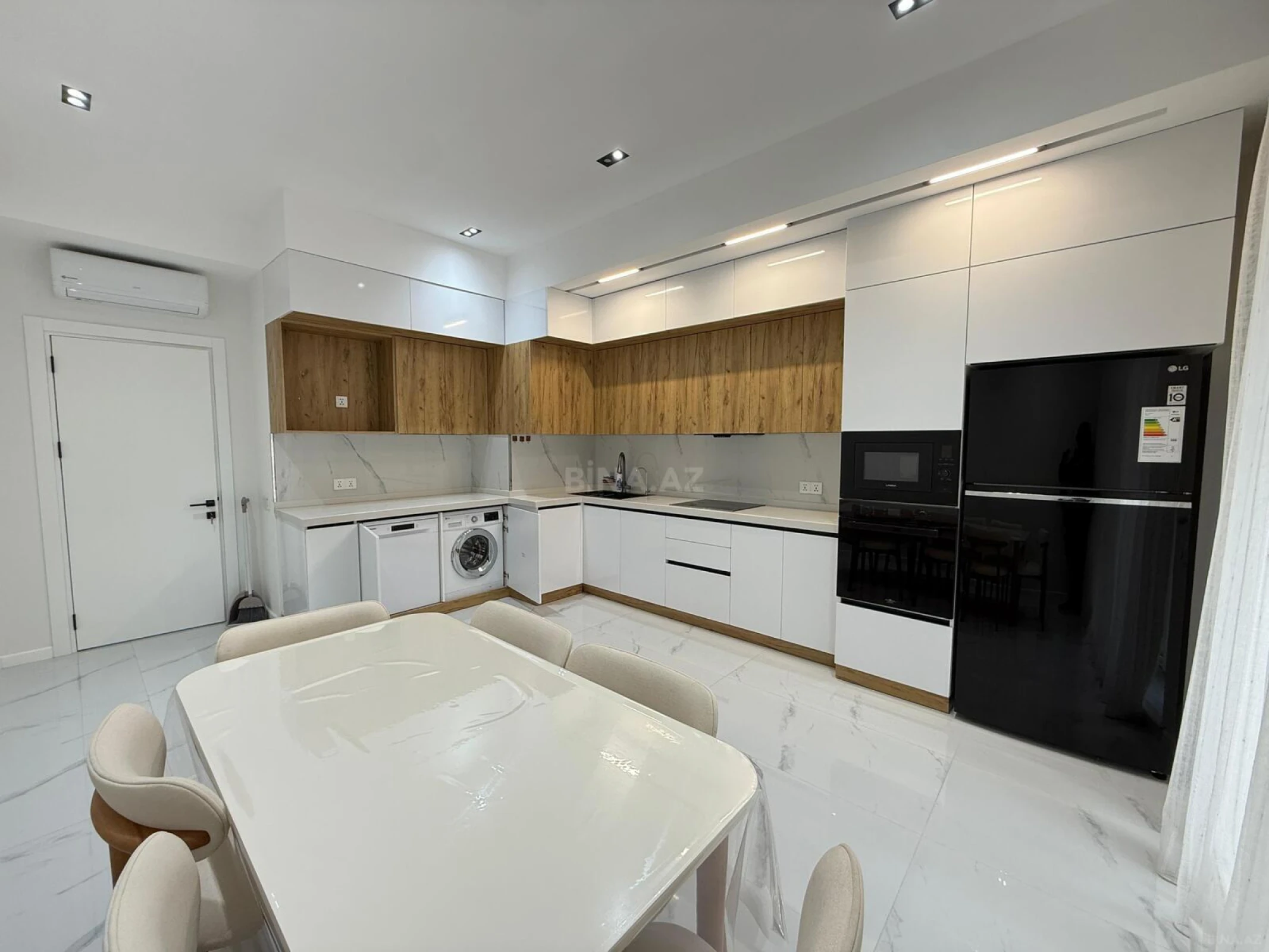 Kirayə verilir 3 otaqlı mənzil 130 m²