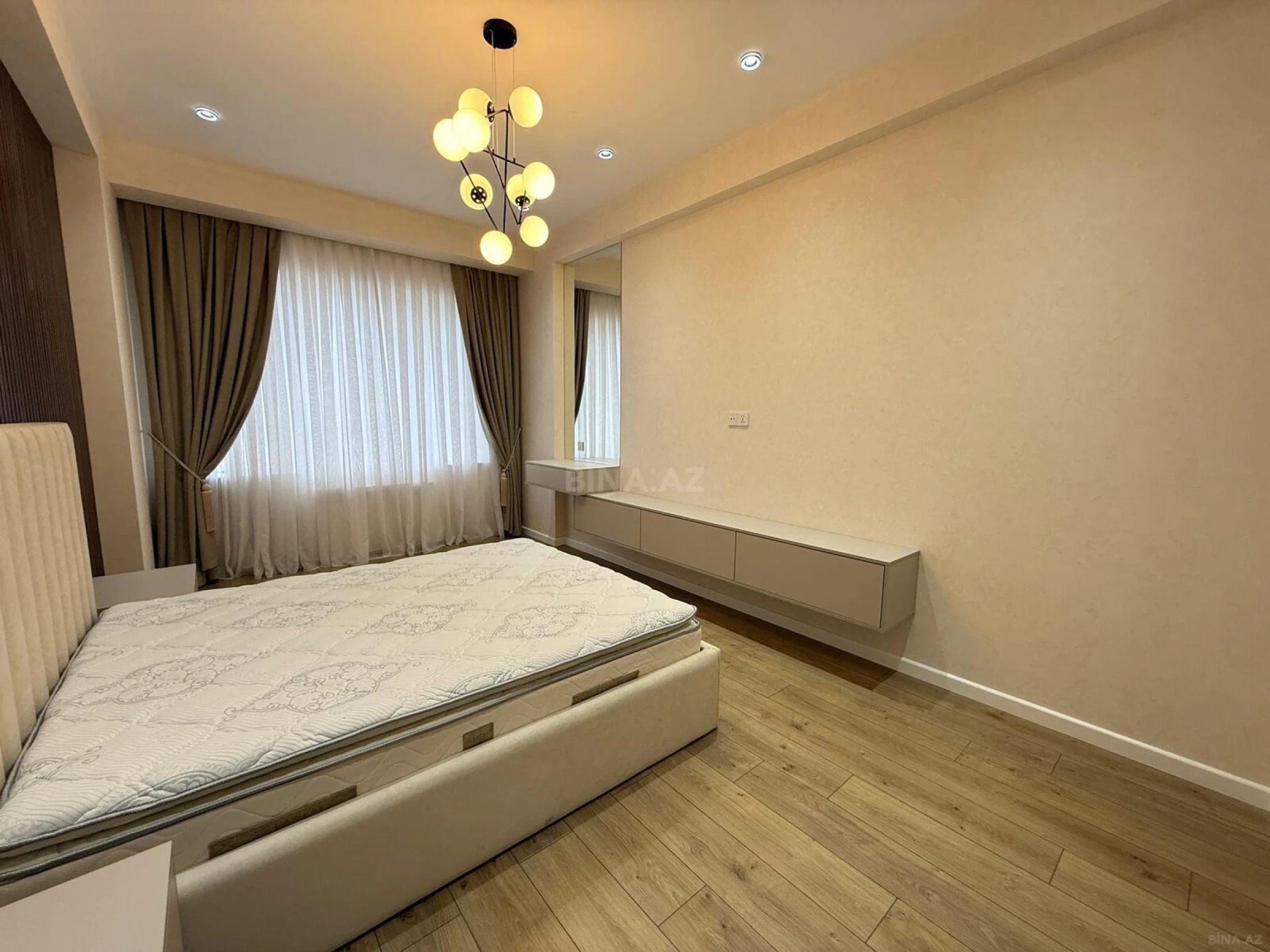 Kirayə verilir 3 otaqlı mənzil 130 m²