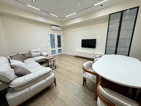 Kirayə verilir 3 otaqlı mənzil 130 m²