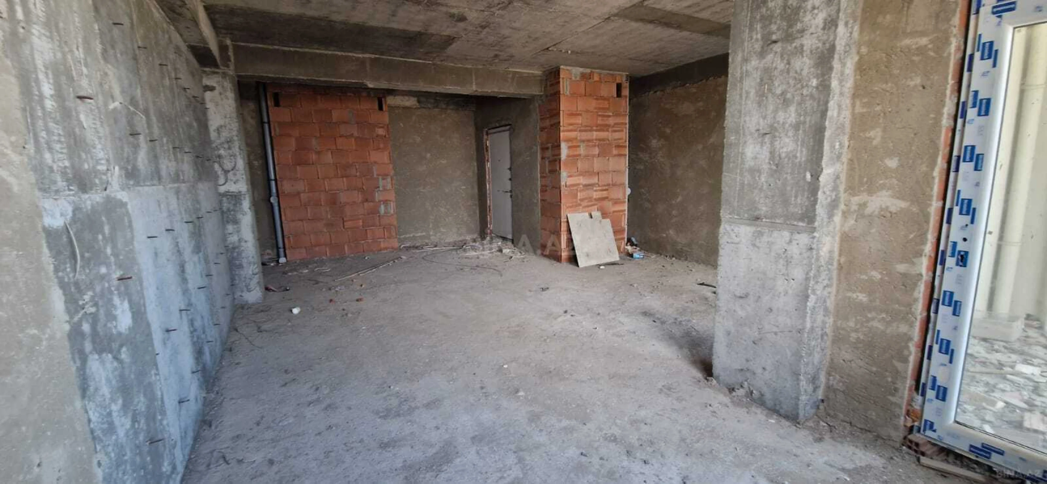 Satılır 2 otaqlı mənzil 77 m²
