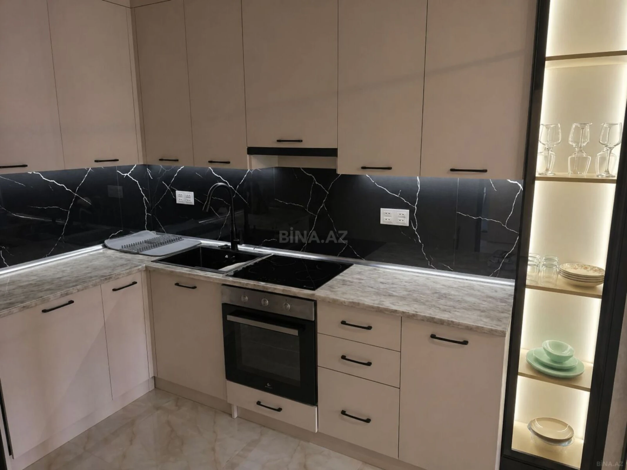 Kirayə verilir 2 otaqlı mənzil 83 m²