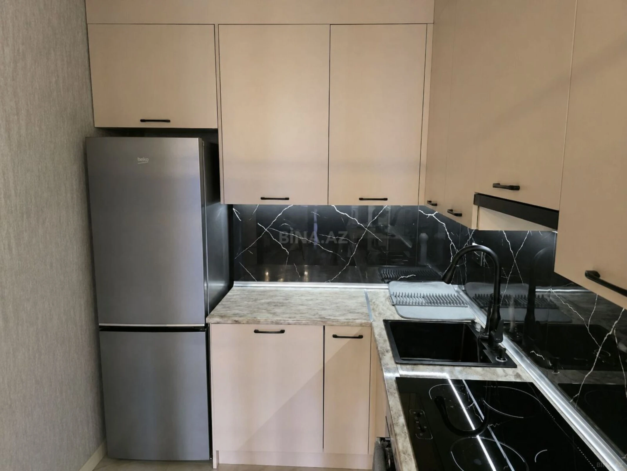 Kirayə verilir 2 otaqlı mənzil 83 m²
