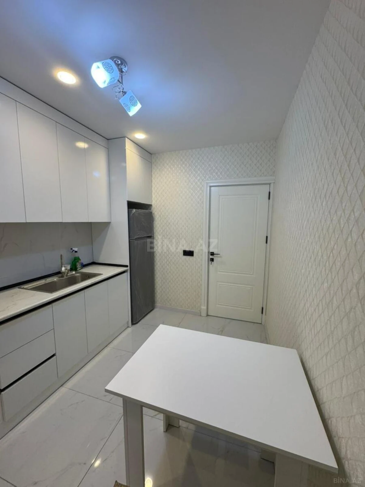 Kirayə verilir 2 otaqlı mənzil 60 m²