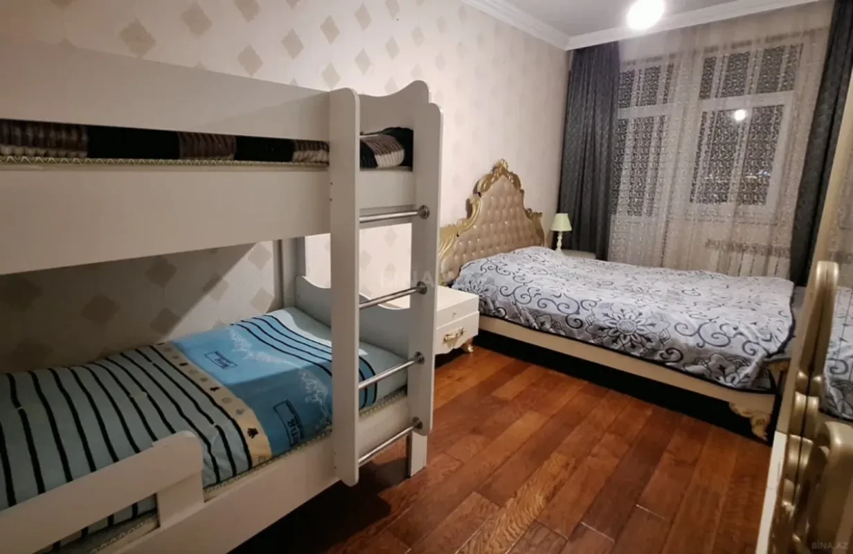 Satılır 2 otaqlı mənzil 80 m²