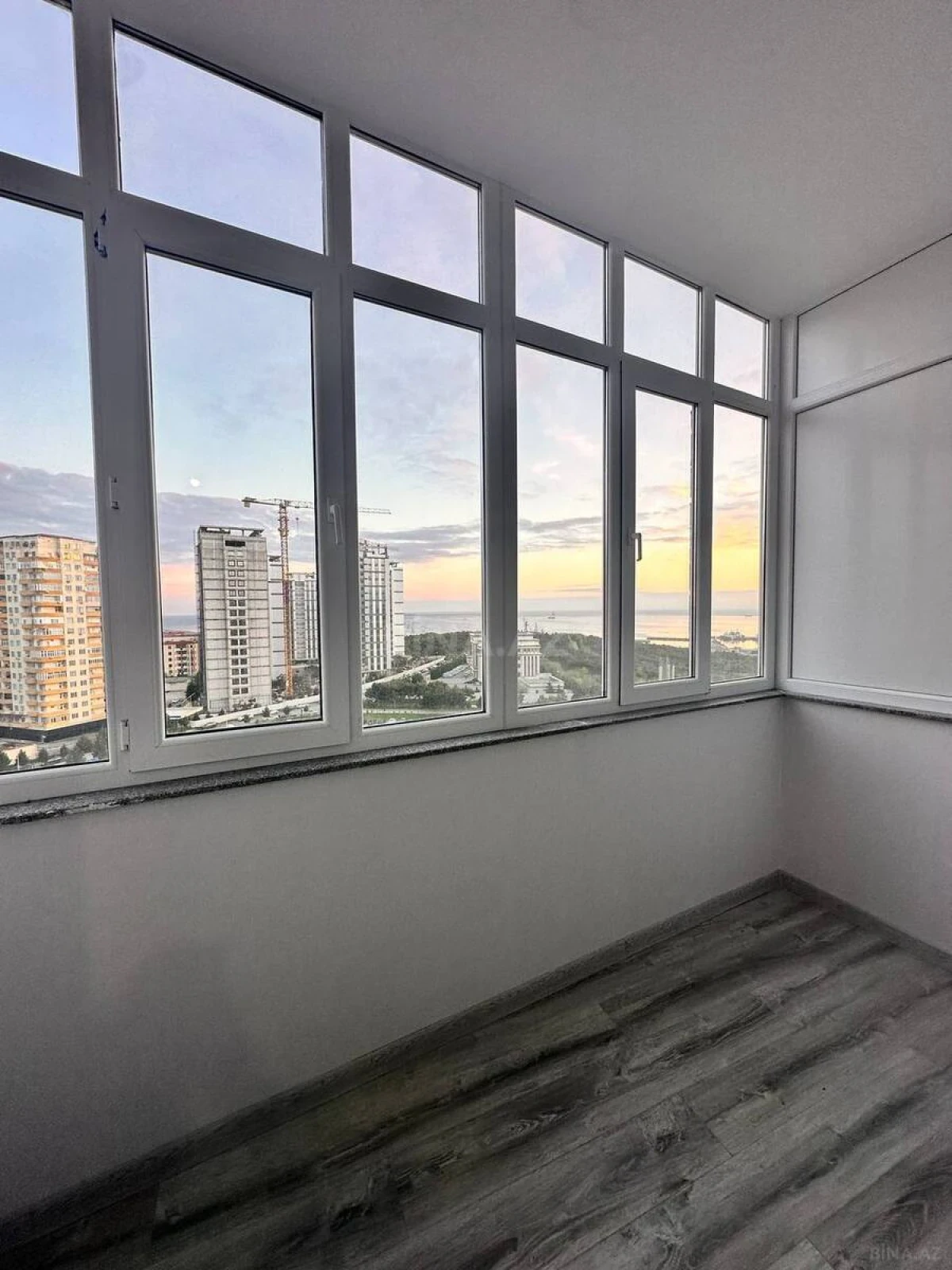 Satılır 3 otaqlı mənzil 105 m²
