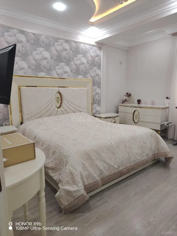 Kirayə verilir 2 otaqlı mənzil 117 m²