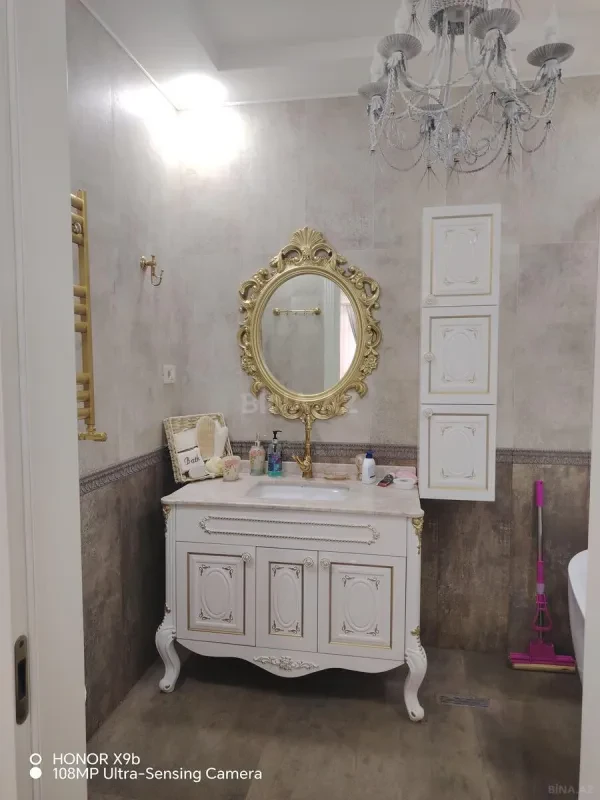 Kirayə verilir 2 otaqlı mənzil 117 m²