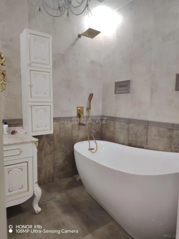 Kirayə verilir 2 otaqlı mənzil 117 m²