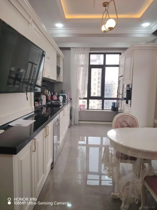Kirayə verilir 2 otaqlı mənzil 117 m²
