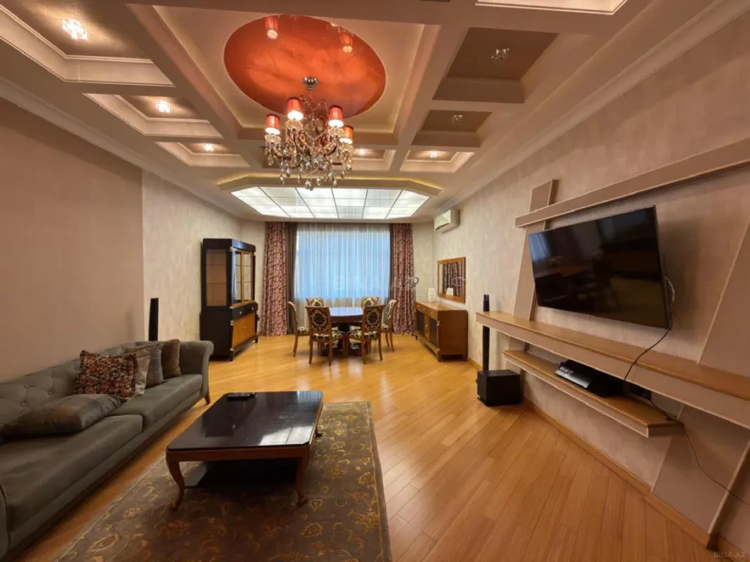 Satılır 4 otaqlı mənzil 185 m²