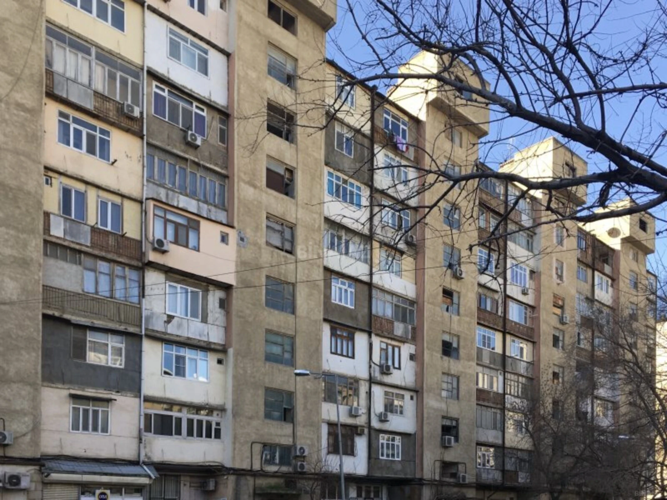 Satılır 4 otaqlı mənzil 135 m²
