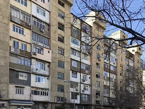 Satılır 4 otaqlı mənzil 135 m² — Bakı 4 otaq 135.00 m²