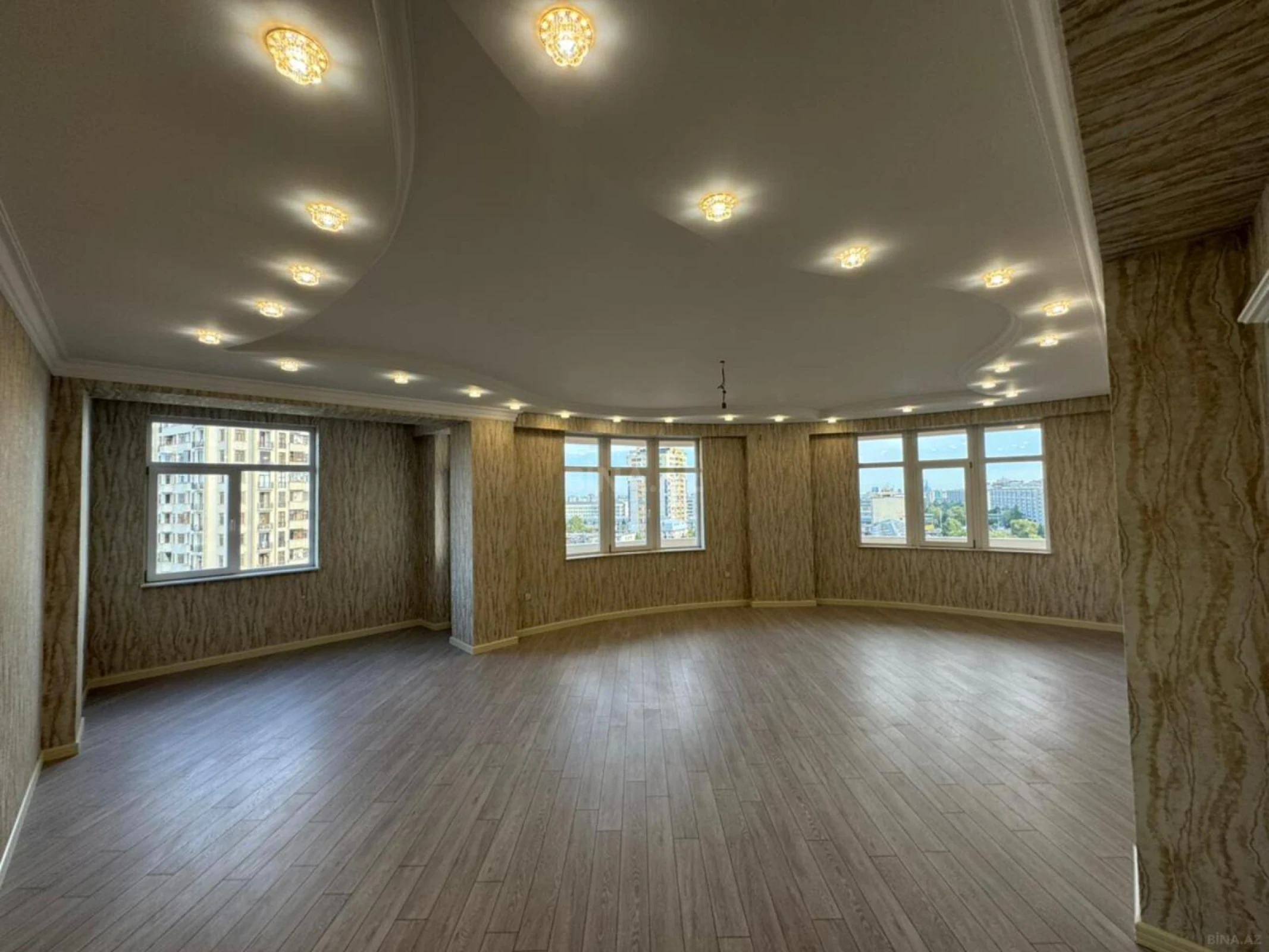 Satılır 3 otaqlı mənzil 155 m²