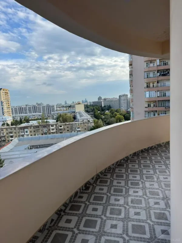 Satılır 3 otaqlı mənzil 155 m²