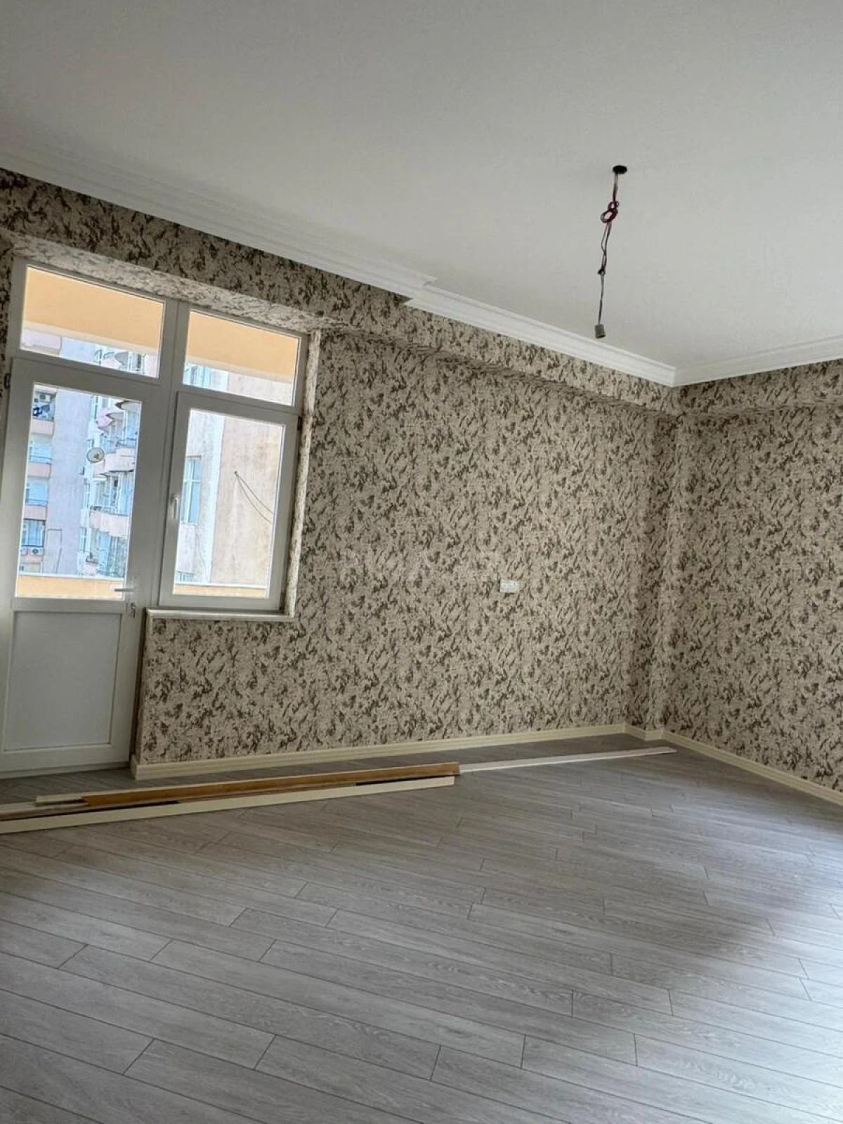 Satılır 3 otaqlı mənzil 155 m²