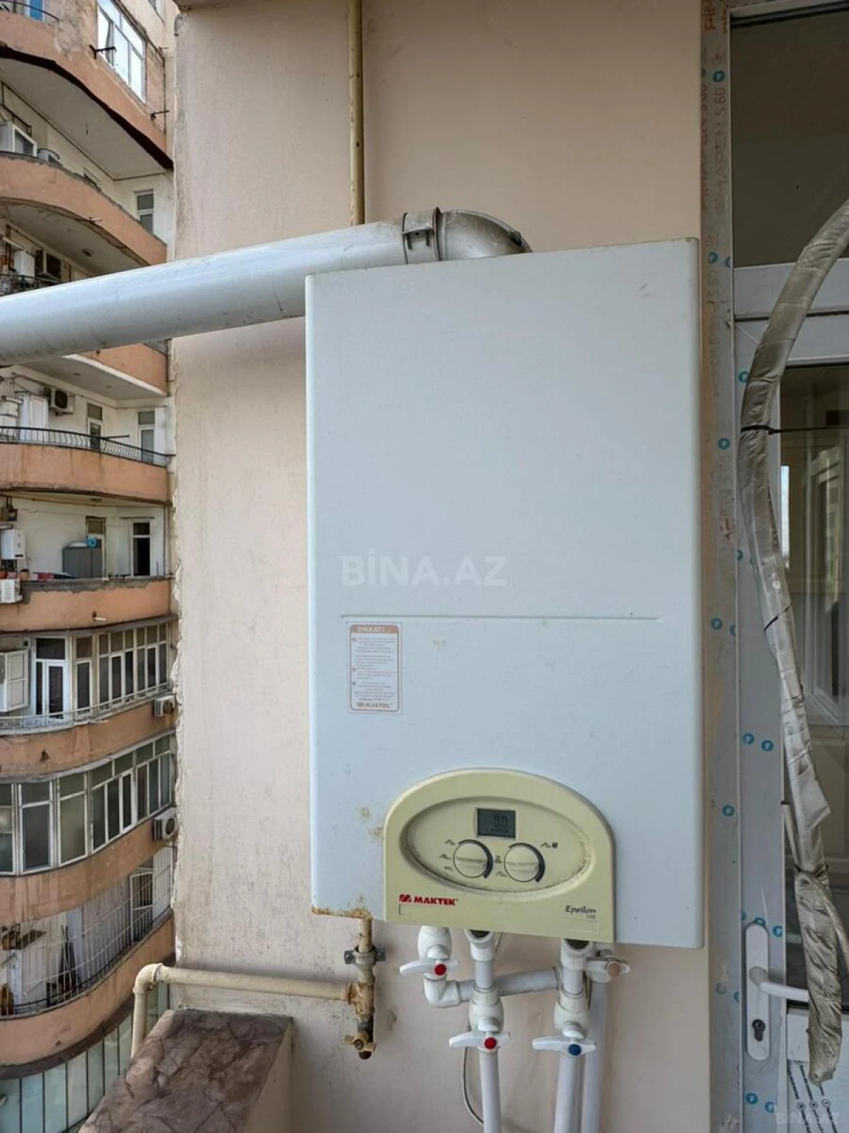 Satılır 3 otaqlı mənzil 155 m²