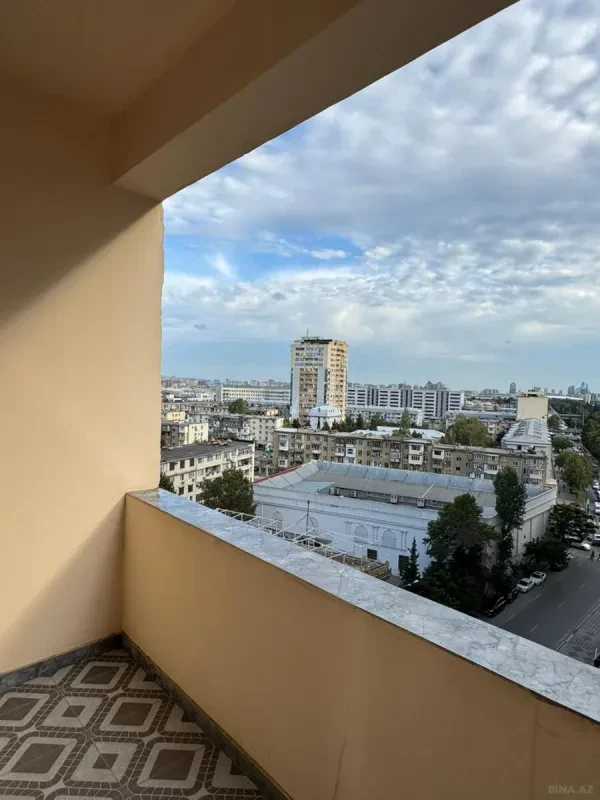 Satılır 3 otaqlı mənzil 155 m²