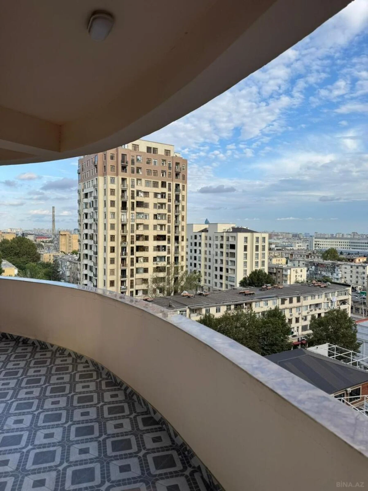 Satılır 3 otaqlı mənzil 155 m²