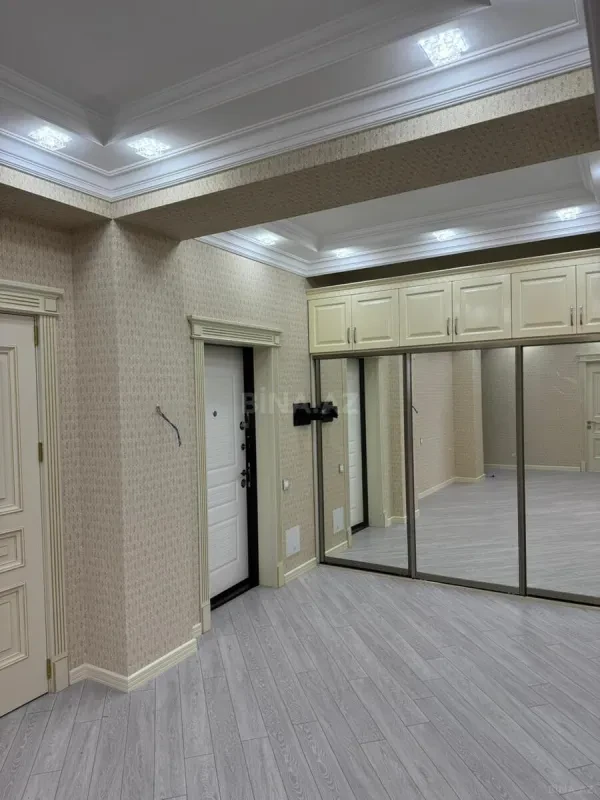 Satılır 3 otaqlı mənzil 155 m²