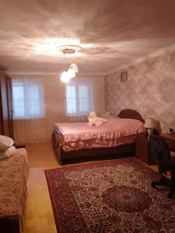 Satılır 5 otaqlı həyət evi 200 m²