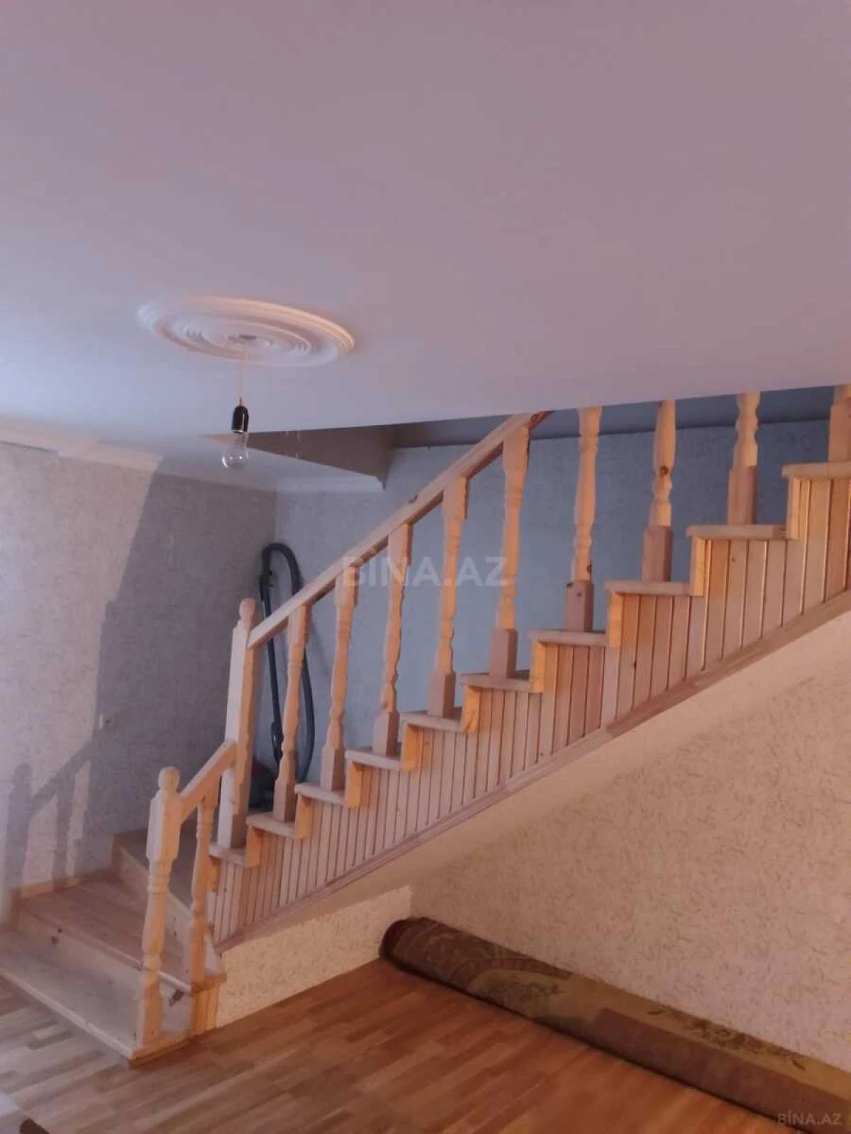 Satılır 5 otaqlı həyət evi 200 m²