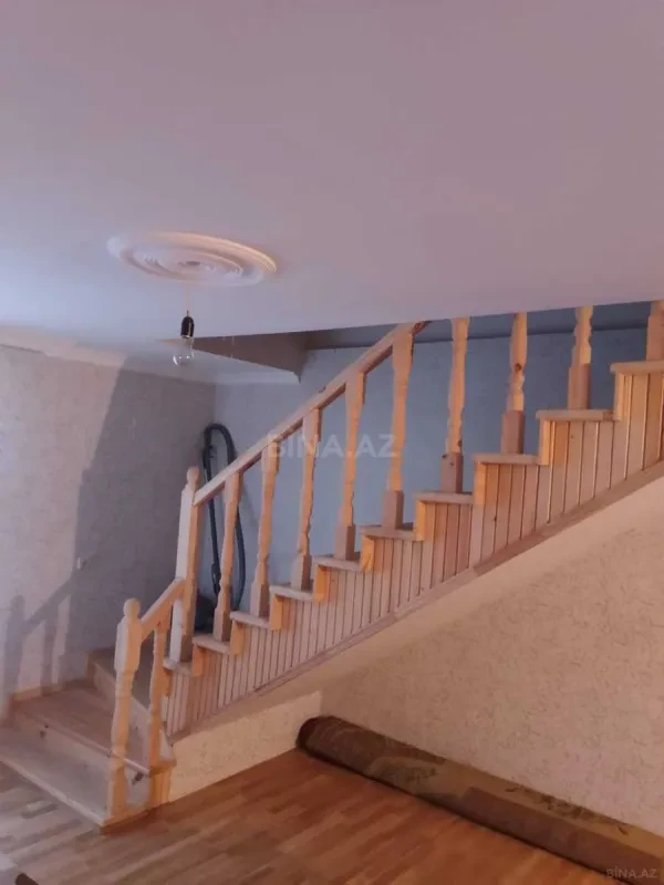 Satılır 5 otaqlı həyət evi 200 m²