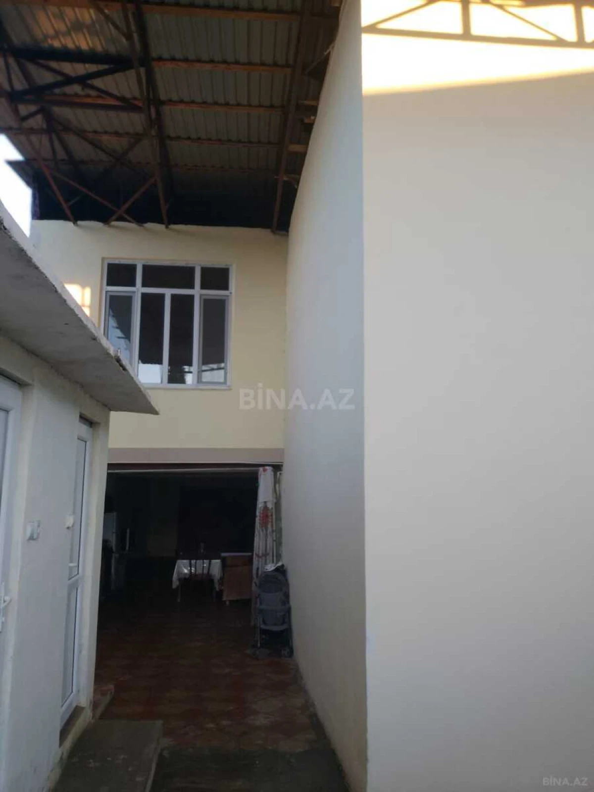 Satılır 5 otaqlı həyət evi 200 m²