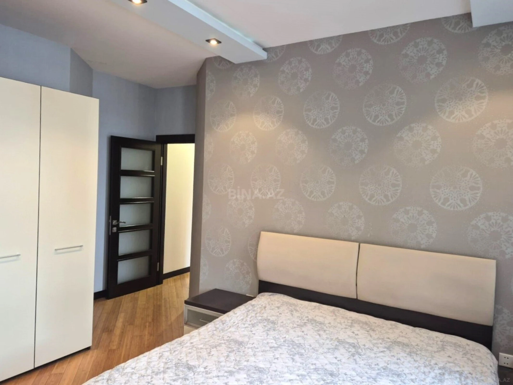 Kirayə verilir 3 otaqlı mənzil 125 m²