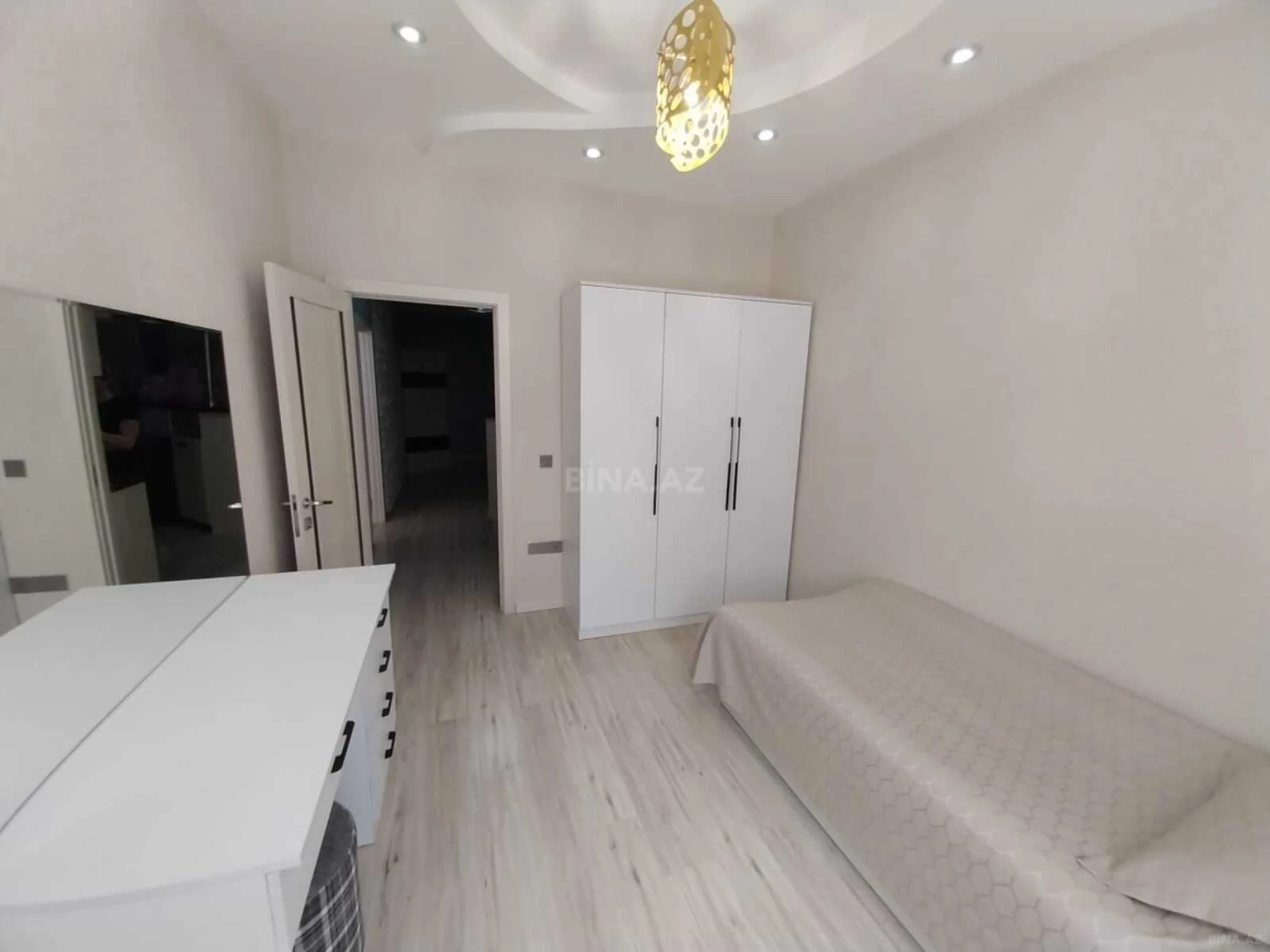 Satılır 3 otaqlı mənzil 102 m²