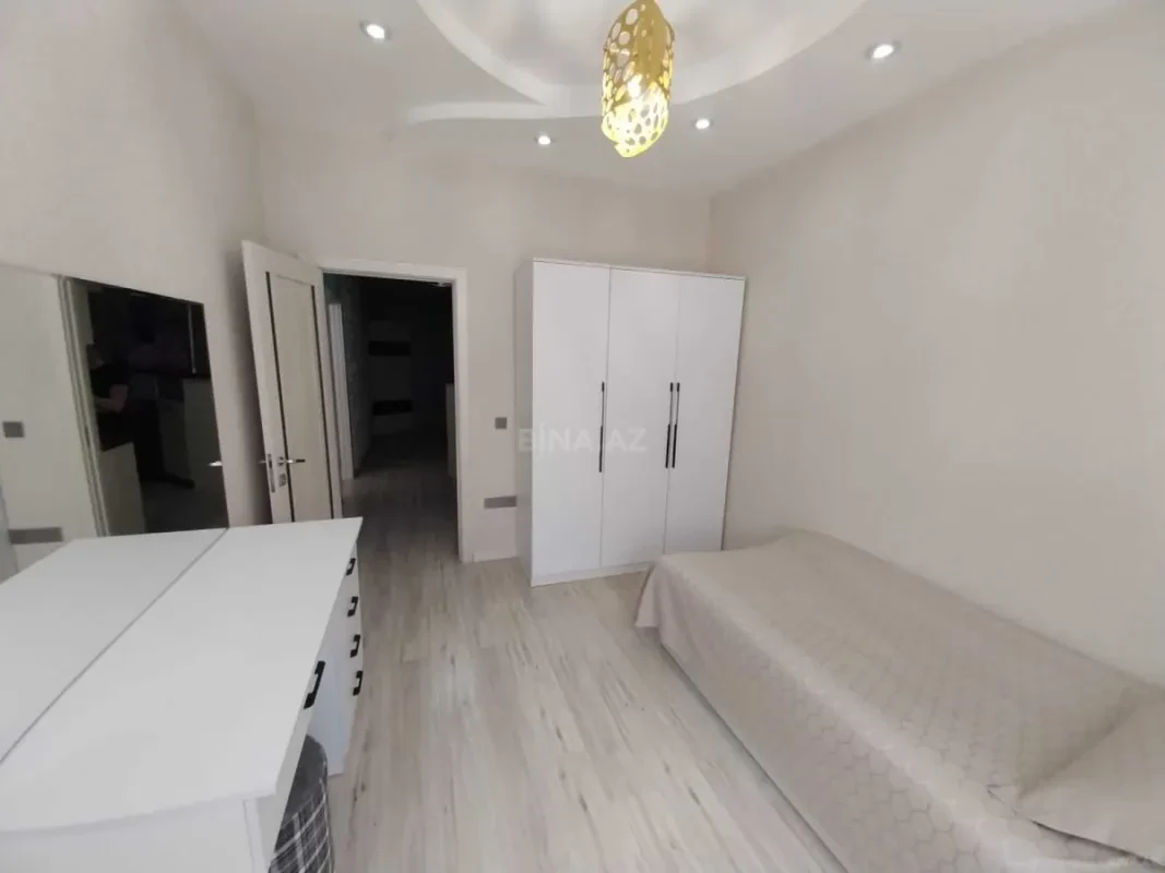 Satılır 3 otaqlı mənzil 102 m²