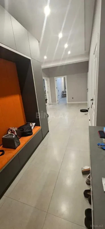 Satılır 3 otaqlı mənzil 160 m²