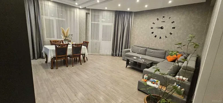 Satılır 3 otaqlı mənzil 160 m²