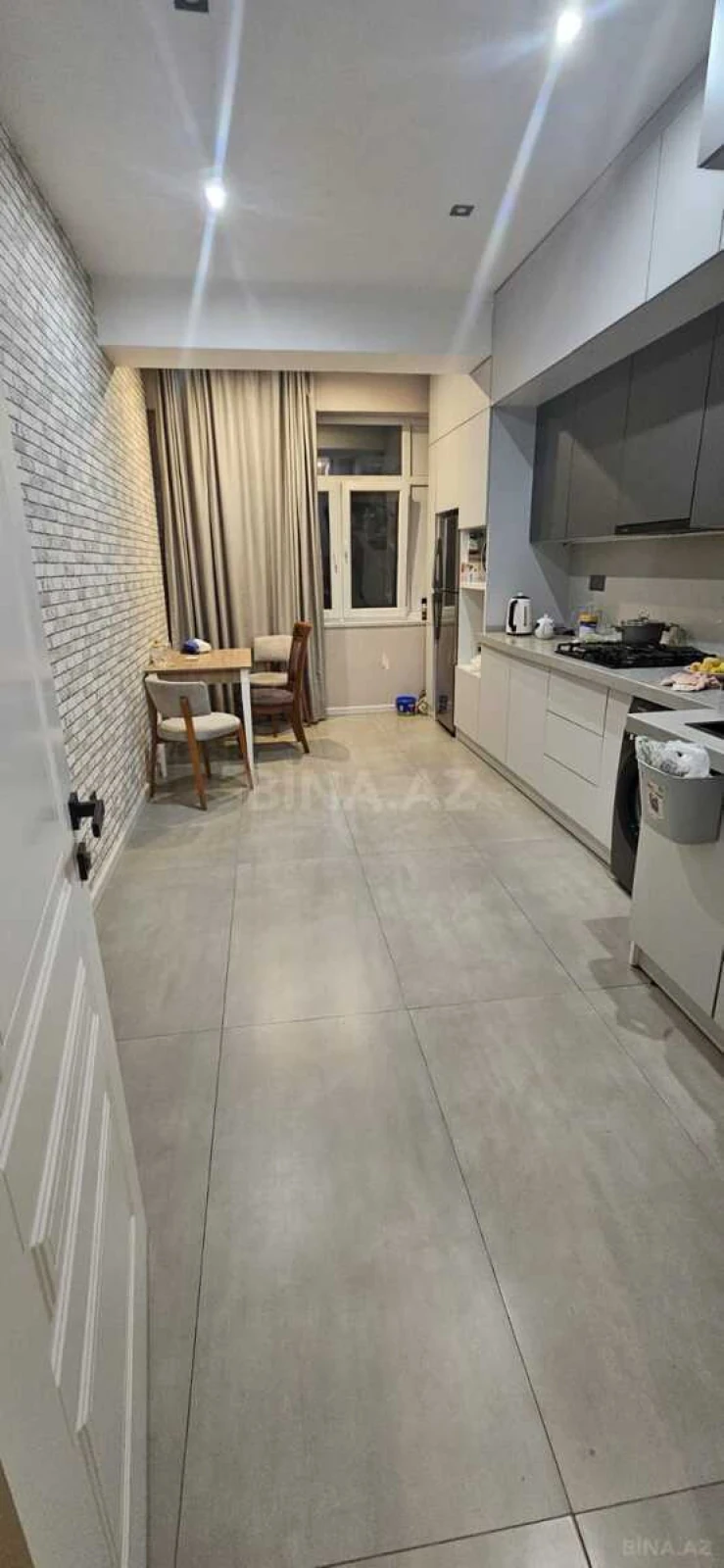 Satılır 3 otaqlı mənzil 160 m²